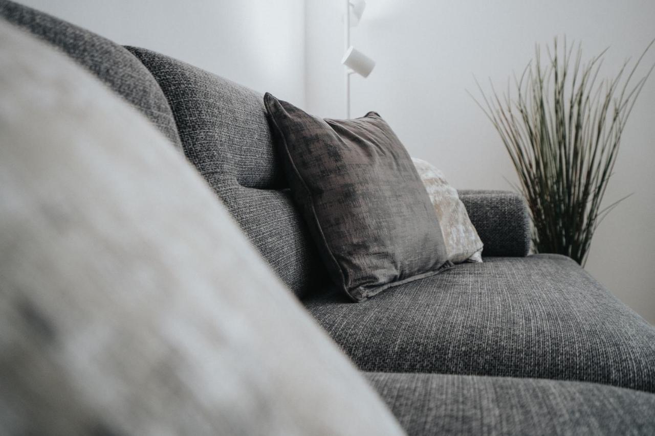 Lovely Modern 2 Bed City Centre Apartment With Free Parking - Double Or Twin Beds Available Wolverhampton Exterior foto