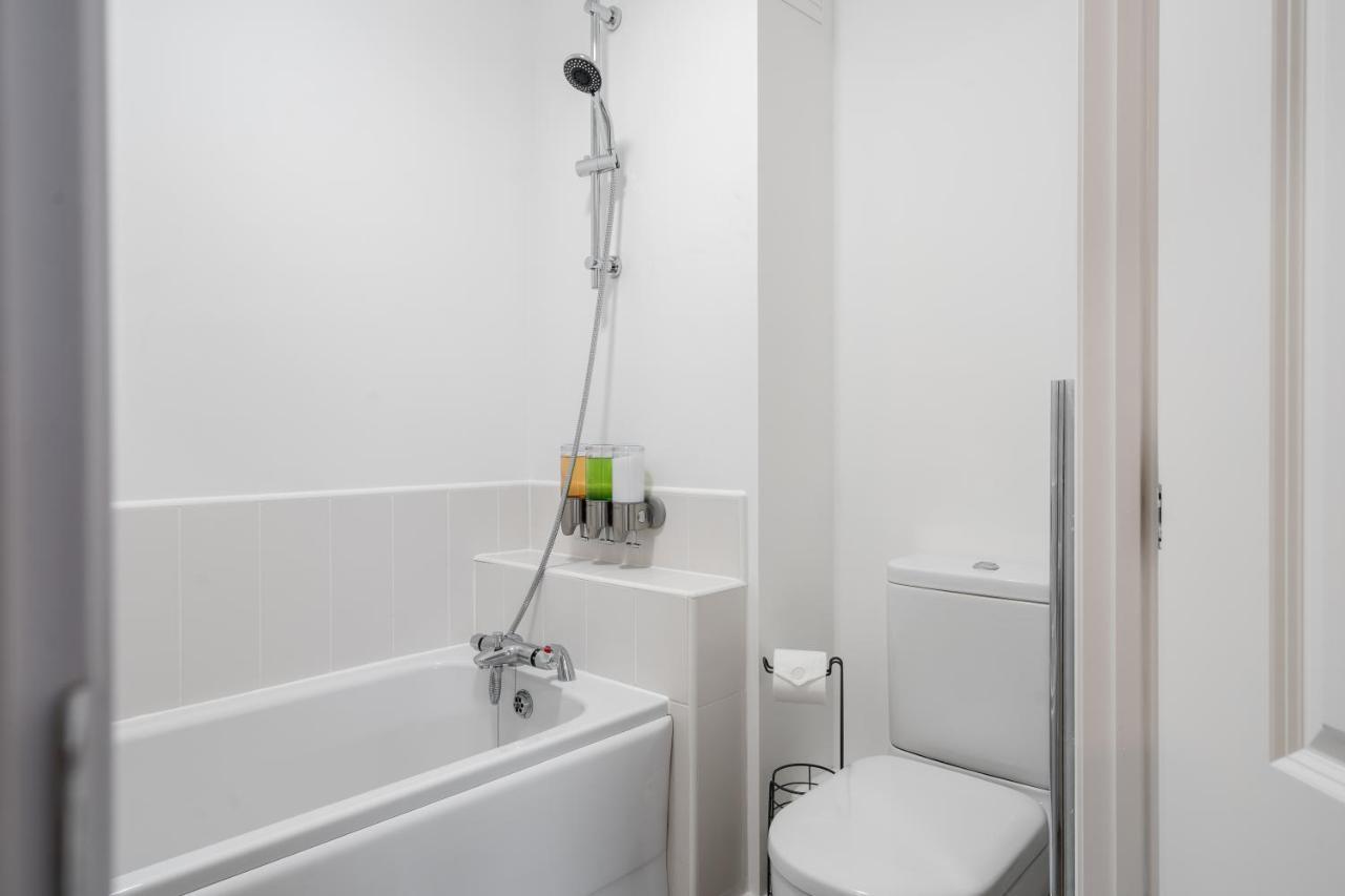 Lovely Modern 2 Bed City Centre Apartment With Free Parking - Double Or Twin Beds Available Wolverhampton Exterior foto
