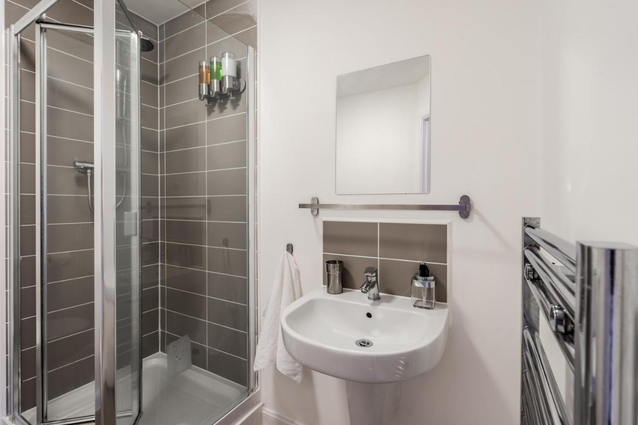 Lovely Modern 2 Bed City Centre Apartment With Free Parking - Double Or Twin Beds Available Wolverhampton Exterior foto